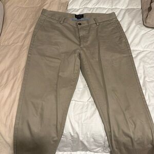 Dockers men’s slim tapered khaki pants